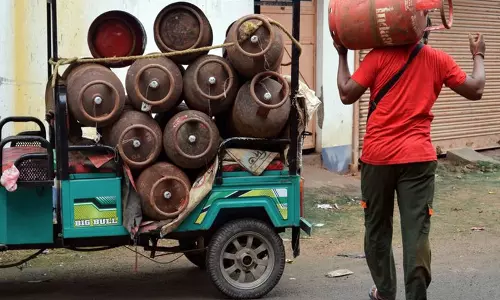 LPG की कीमतों में बढ़ोतरी वापस लें: हरियाणा कांग्रेस प्रमुख राव नरेंद्र सिंह LPG की कीमतों में बढ़ोतरी वापस लें: हरियाणा कांग्रेस प्रमुख राव नरेंद्र सिंह