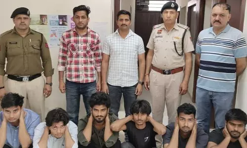 Sirsa के रिटायर्ड बैंक कर्मचारी से 4.9 लाख रुपये की ठगी, छह लोग गिरफ्तार Sirsa के रिटायर्ड बैंक कर्मचारी से 4.9 लाख रुपये की ठगी, छह लोग गिरफ्तार