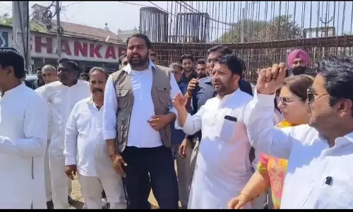 Congress ने बीजेपी पर करनाल फ्लाईओवर प्लान में बदलाव का आरोप लगाया, विरोध प्रदर्शन किया Congress ने बीजेपी पर करनाल फ्लाईओवर प्लान में बदलाव का आरोप लगाया, विरोध प्रदर्शन किया