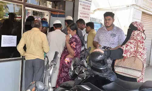Commercial सिलेंडर की कमी; शादियों, गृह प्रवेश और लॉक-अप के लिए गर्मी Commercial सिलेंडर की कमी; शादियों, गृह प्रवेश और लॉक-अप के लिए गर्मी