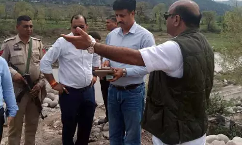 Deputy CM ने नदी तल खनन उल्लंघन के खिलाफ सख्त कार्रवाई की Deputy CM ने नदी तल खनन उल्लंघन के खिलाफ सख्त कार्रवाई की