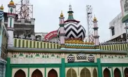Bareilly: दरगाह आला हजरत में मौला अली की याद में धार्मिक महफिल का आयोजन Bareilly: दरगाह आला हजरत में मौला अली की याद में धार्मिक महफिल का आयोजन