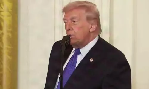 Trump ने ईरान हमलों को तेल की कम कीमतों से जोड़ा Trump ने ईरान हमलों को तेल की कम कीमतों से जोड़ा