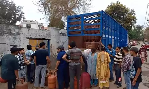 अमेरिका और इजरायल के ईरान के साथ युद्ध के बीच जम्मू में LPG संकट गहराया