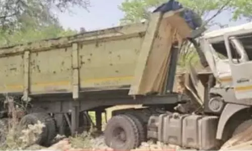 तेज रफ्तार ट्रेलर घर और दुकान में घुसा, युवक व महिला घायल तेज रफ्तार ट्रेलर घर और दुकान में घुसा, युवक व महिला घायल