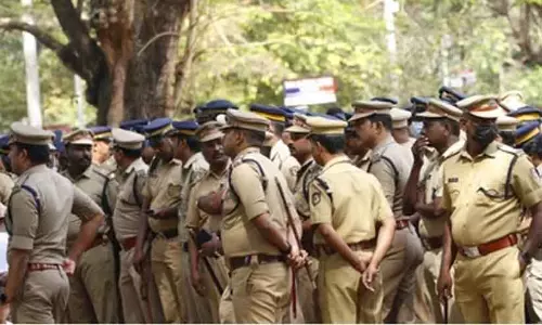 पुलिस स्टेशन पर हमला; 15 CPM कार्यकर्ताओं के खिलाफ केस दर्ज पुलिस स्टेशन पर हमला; 15 CPM कार्यकर्ताओं के खिलाफ केस दर्ज