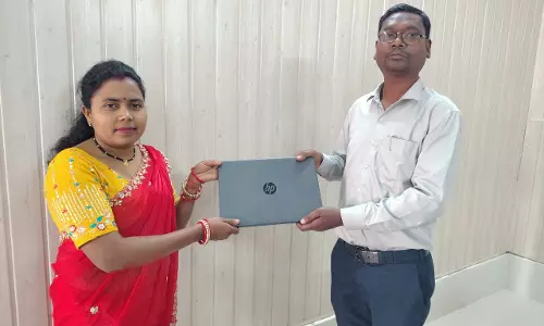 आधार से जुड़ी सेवाएं उपलब्ध करा आत्मनिर्भर बनी संगीता सिंह आधार से जुड़ी सेवाएं उपलब्ध करा आत्मनिर्भर बनी संगीता सिंह