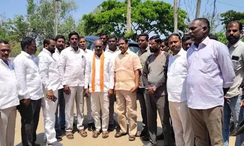कांग्रेस नेताओं ने बीआरएस नेता पर BRS पार्टी का समर्थन करने पर हमला किया कांग्रेस नेताओं ने बीआरएस नेता पर BRS पार्टी का समर्थन करने पर हमला किया