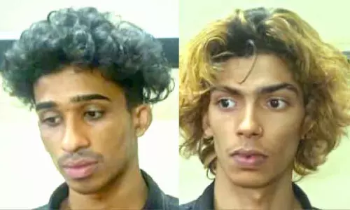 फूड व्लॉगर और दोस्त MDMA के साथ गिरफ्तार फूड व्लॉगर और दोस्त MDMA के साथ गिरफ्तार