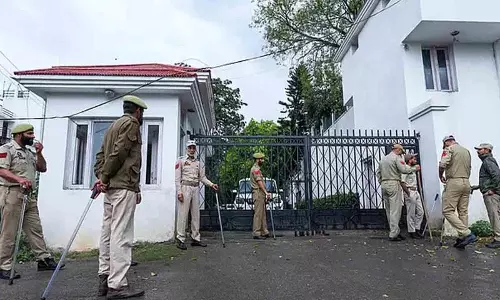Farooq Abdullah के हमलावर ने कहा, 20 साल से उन्हें मारना चाहता था Farooq Abdullah के हमलावर ने कहा, 20 साल से उन्हें मारना चाहता था