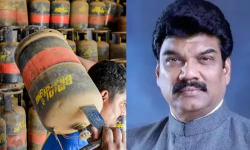 Sagar: एलपीजी संकट से निपटने के निर्देश, मंत्री गोविंद सिंह राजपूत ने कालाबाजारी पर लगाई रोक Sagar: एलपीजी संकट से निपटने के निर्देश, मंत्री गोविंद सिंह राजपूत ने कालाबाजारी पर लगाई रोक