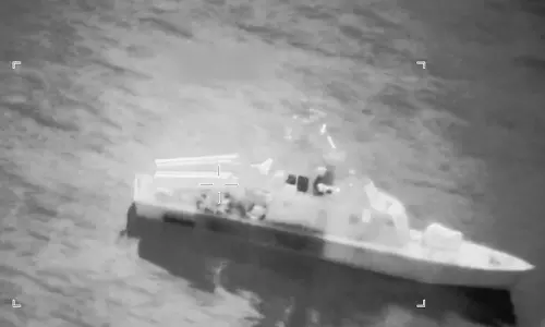 Iran Navy Chief ने होर्मुज स्ट्रेट के लिए मंजूरी का नियम बताया