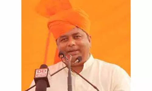 सत शर्मा ने J&K हाईवे पर सेफ्टी इंफ्रास्ट्रक्चर को मजबूत करने की मांग की सत शर्मा ने J&K हाईवे पर सेफ्टी इंफ्रास्ट्रक्चर को मजबूत करने की मांग की