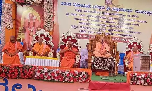 दान और धर्म से धन बढ़ता है: Shivananda भारती स्वामीजी दान और धर्म से धन बढ़ता है: Shivananda भारती स्वामीजी