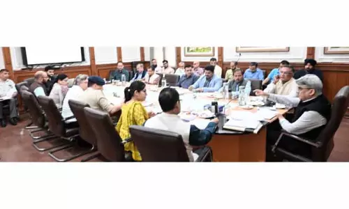 Chief Secretary ने जम्मू-कश्मीर में सड़क सुरक्षा उपायों की समीक्षा की