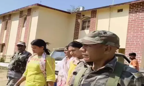 ACB की कार्रवाई, दारोगा और महिला पंचायत सचिव रिश्वत लेते गिरफ्तार ACB की कार्रवाई, दारोगा और महिला पंचायत सचिव रिश्वत लेते गिरफ्तार