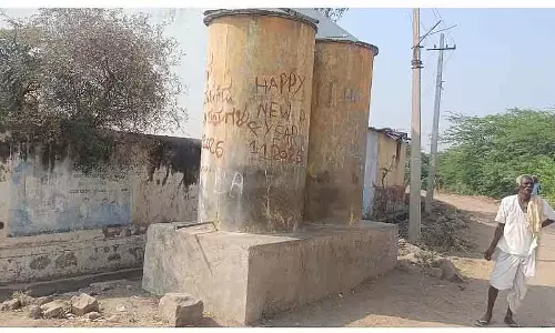Gadag : गांववाले पीने के पानी के लिए जूझ रहे हैं Gadag : गांववाले पीने के पानी के लिए जूझ रहे हैं