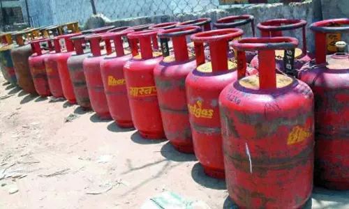 तेलंगाना में LPG सिलेंडर, सिविल सप्लाई से जुड़ी समस्याओं के लिए 1967 पर डायल करें तेलंगाना में LPG सिलेंडर, सिविल सप्लाई से जुड़ी समस्याओं के लिए 1967 पर डायल करें