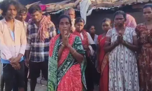 Telangana में 50 से ज़्यादा प्रवासी मज़दूरों की तस्करी कर उन्हें गैर-कानूनी तरीके से बंधक बनाया गया Telangana में 50 से ज़्यादा प्रवासी मज़दूरों की तस्करी कर उन्हें गैर-कानूनी तरीके से बंधक बनाया गया