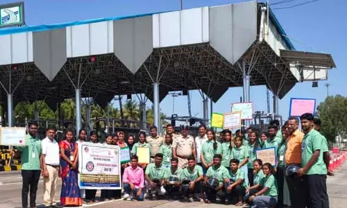 Nagamangala : वाहन चालकों के लिए हेलमेट जागरूकता Nagamangala : वाहन चालकों के लिए हेलमेट जागरूकता