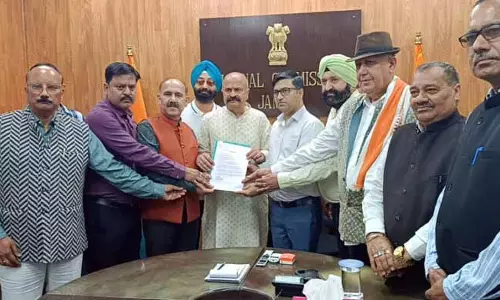 BJP ने उमर सरकार के फ्यूल प्राइस बढ़ाने के प्रस्ताव के खिलाफ डिव कमिश्नर को मेमोरेंडम सौंपा BJP ने उमर सरकार के फ्यूल प्राइस बढ़ाने के प्रस्ताव के खिलाफ डिव कमिश्नर को मेमोरेंडम सौंपा