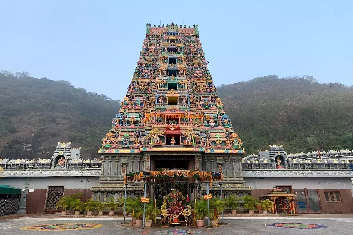 Andhra : दुर्गा मंदिर में स्टूडेंट्स के लिए सरस्वती यज्ञ का आयोजन
