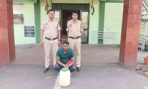 रायगढ़ पुलिस का ऑपरेशन आघात, अवैध शराब बेचने वाले 3 कोचिए गिरफ्तार रायगढ़ पुलिस का ऑपरेशन आघात, अवैध शराब बेचने वाले 3 कोचिए गिरफ्तार