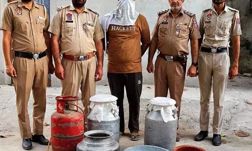 Ludhiana: 80 लीटर अवैध शराब के साथ एक व्यक्ति गिरफ्तार Ludhiana: 80 लीटर अवैध शराब के साथ एक व्यक्ति गिरफ्तार