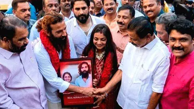 Kerala: मोनालिसा की उम्र पर चर्चा, पूवर में हुई शादी के बाद उठे सवाल