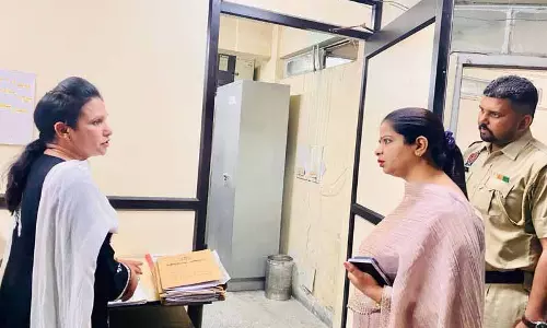 मेयर ने MC के ज़ोन A ऑफिस का सरप्राइज़ इंस्पेक्शन किया मेयर ने MC के ज़ोन A ऑफिस का सरप्राइज़ इंस्पेक्शन किया