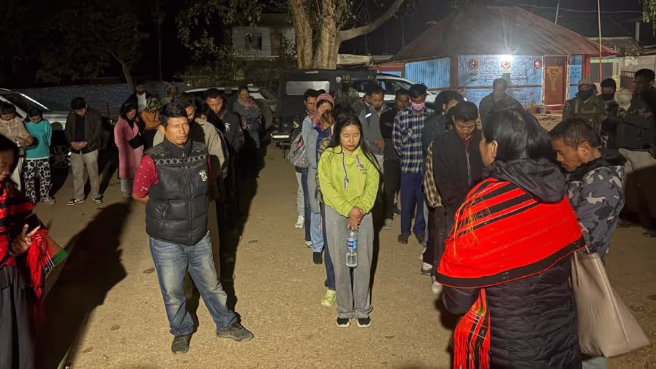 Manipur के उखरुल में बंधक बनाए गए 20 नागरिकों को आज सुबह रिहा कर दिया गया Manipur के उखरुल में बंधक बनाए गए 20 नागरिकों को आज सुबह रिहा कर दिया गया