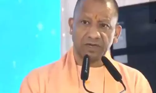 UP के सीएम योगी आदित्यनाथ ने बलरामपुर में सुरक्षा और हेल्थकेयर पर रिव्यू मीटिंग की
