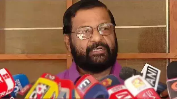 Kerala: उन्नीकृष्णन पोट्टी ने सोना चोरी मामले में कडकम्पल्ली सुरेंद्रन के खिलाफ बयान दिया Kerala: उन्नीकृष्णन पोट्टी ने सोना चोरी मामले में कडकम्पल्ली सुरेंद्रन के खिलाफ बयान दिया
