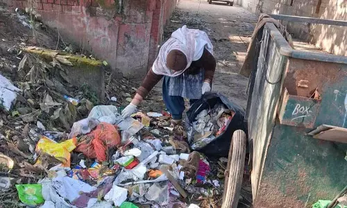 Chandigarh MC ने कूड़ा फेंकने वालों को दिया मुश्किल विकल्प, भारी जुर्माना भरें या सड़कें साफ करें Chandigarh MC ने कूड़ा फेंकने वालों को दिया मुश्किल विकल्प, भारी जुर्माना भरें या सड़कें साफ करें