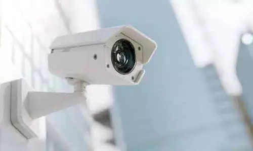 तिरुपति में कचरा फेंकने पर ई-चालान, CCTV से अपराधियों की पहचान तिरुपति में कचरा फेंकने पर ई-चालान, CCTV से अपराधियों की पहचान
