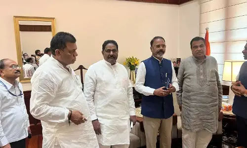 Mahabubabad : सड़क प्रोजेक्ट्स मंज़ूरी के लिए मंत्री से अनुरोध