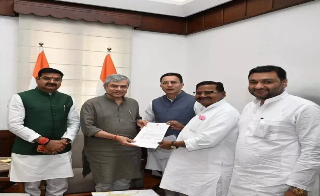 Shahjahanpur: तिलहर-कटरा स्टेशन ठहराव को लेकर स्थानीय लोग सक्रिय Shahjahanpur: तिलहर-कटरा स्टेशन ठहराव को लेकर स्थानीय लोग सक्रिय