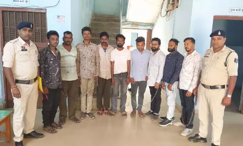 रायपुर ग्रामीण: आरंग पुलिस की कॉम्बिंग गश्त में गांजा विक्रेता गिरफ्तार रायपुर ग्रामीण: आरंग पुलिस की कॉम्बिंग गश्त में गांजा विक्रेता गिरफ्तार