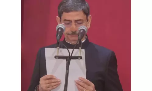 RN Ravi ने पश्चिम बंगाल के राज्यपाल के रूप में शपथ ली RN Ravi ने पश्चिम बंगाल के राज्यपाल के रूप में शपथ ली