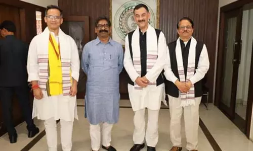 चुनाव में नए सियासी समीकरण की तलाश, गौरव गोगोई ने सीएम हेमंत सोरेन से की मुलाकात चुनाव में नए सियासी समीकरण की तलाश, गौरव गोगोई ने सीएम हेमंत सोरेन से की मुलाकात