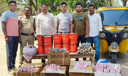 Warangal में पुलिस ने बड़ी मात्रा में विस्फोटक जब्त कर एक आरोपी गिरफ्तार