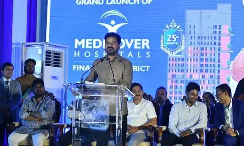 मुख्यमंत्री Revanth Reddy ने डॉक्टरों से सरकारी अस्पतालों में सेवा देने की अपील की मुख्यमंत्री Revanth Reddy ने डॉक्टरों से सरकारी अस्पतालों में सेवा देने की अपील की