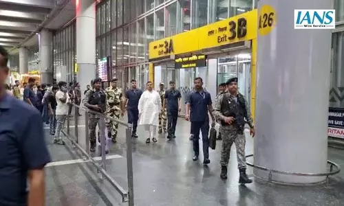 विपक्षी नेता सुवेंदु अधिकारी दिल्ली बैठक के बाद कोलकाता एयरपोर्ट पहुंचे विपक्षी नेता सुवेंदु अधिकारी दिल्ली बैठक के बाद कोलकाता एयरपोर्ट पहुंचे