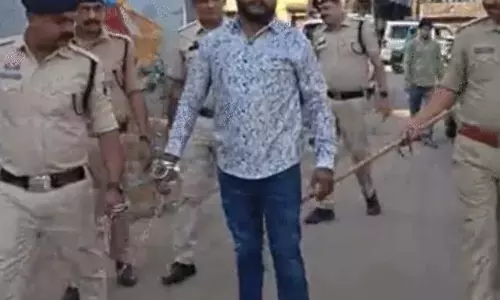 एनकाउंटर में ढेर अमित जोश के जीजा ने की युवती के साथ अश्लील हरकत, गिरफ्तार एनकाउंटर में ढेर अमित जोश के जीजा ने की युवती के साथ अश्लील हरकत, गिरफ्तार