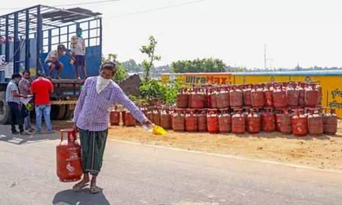 एलपीजी आपूर्ति: बिहार सरकार ने कालाबाजारी के खिलाफ कड़ी निगरानी के आदेश दिए एलपीजी आपूर्ति: बिहार सरकार ने कालाबाजारी के खिलाफ कड़ी निगरानी के आदेश दिए