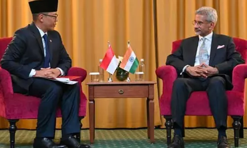 एस. जयशंकर ने की इंडोनेशियाई समकक्ष सुगियोनो से बात, पश्चिम एशिया के संघर्ष पर की चर्चा एस. जयशंकर ने की इंडोनेशियाई समकक्ष सुगियोनो से बात, पश्चिम एशिया के संघर्ष पर की चर्चा