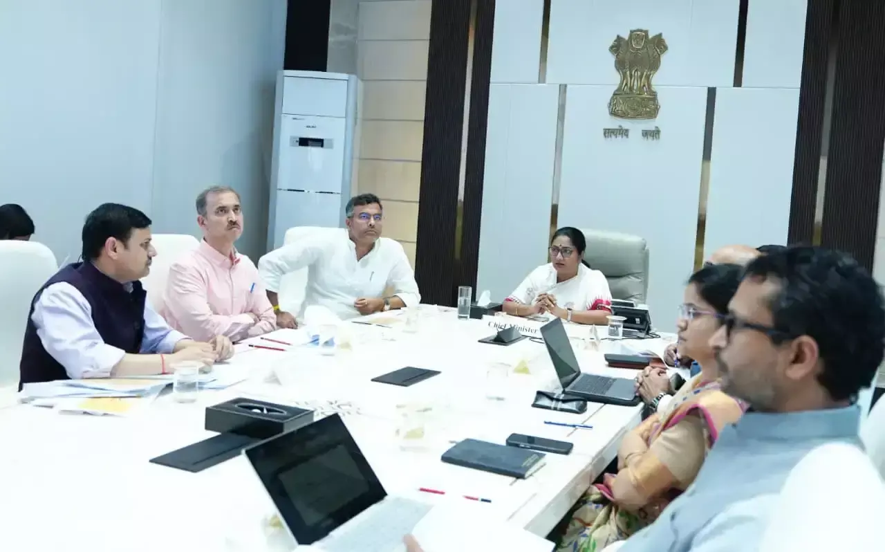 New Delhi: मुख्यमंत्री रेखा गुप्ता ने गर्मियों के लिए कार्य योजना की समीक्षा की