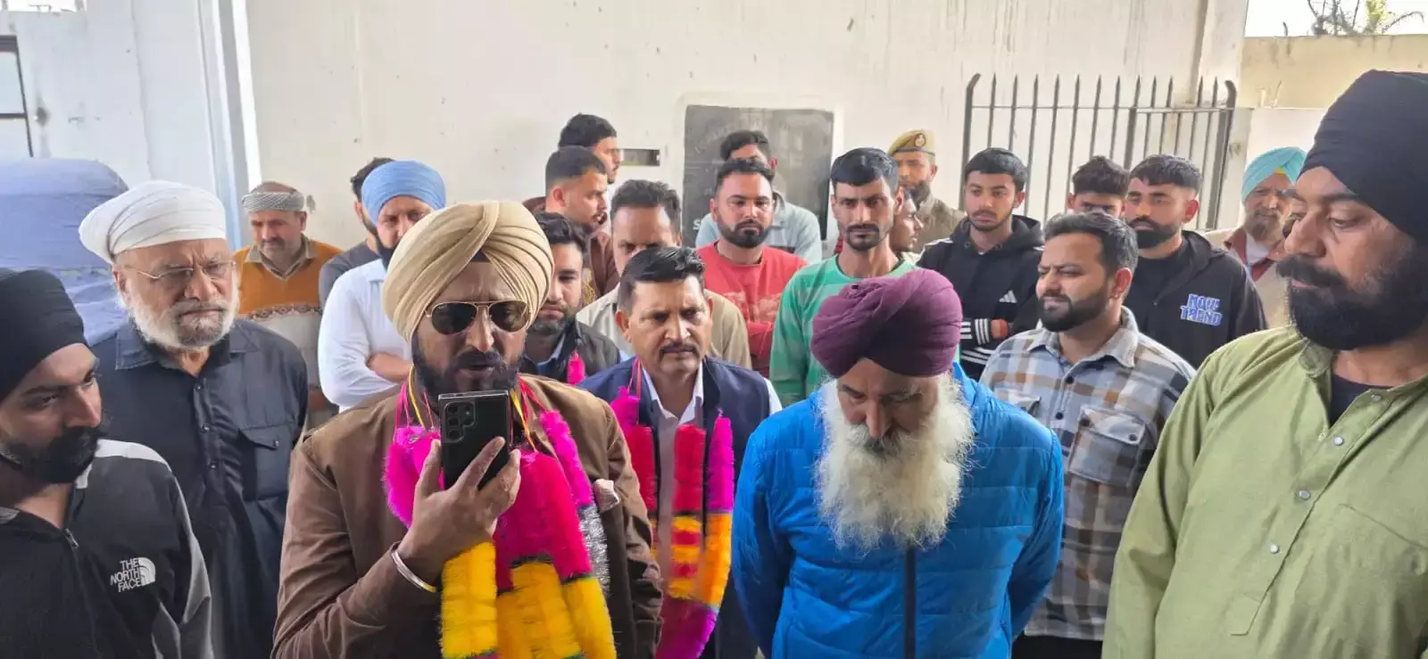 Jammu: फारूक अब्दुल्ला पर हमला प्रयास को लेकर कांग्रेस नेता ने उठाए सवाल Jammu: फारूक अब्दुल्ला पर हमला प्रयास को लेकर कांग्रेस नेता ने उठाए सवाल
