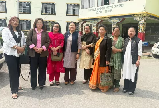 SDF ने महिला जनसुनवाई कार्यक्रम में हिस्सा, साइबर उत्पीड़न मामले में कार्रवाई न होने पर चिंता जताई SDF ने महिला जनसुनवाई कार्यक्रम में हिस्सा, साइबर उत्पीड़न मामले में कार्रवाई न होने पर चिंता जताई