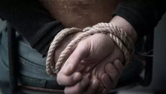 व्यवसायी की बेटी का अपहरण, शराबी के कब्जे से पुलिस ने छुड़ाया व्यवसायी की बेटी का अपहरण, शराबी के कब्जे से पुलिस ने छुड़ाया